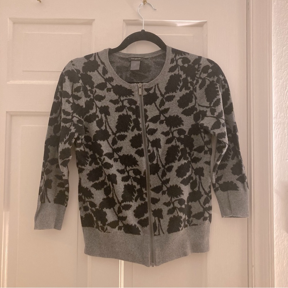 Vintage Ann Taylor Grey Black Floral Cardigan Sweater 3/4 Length Sleeves